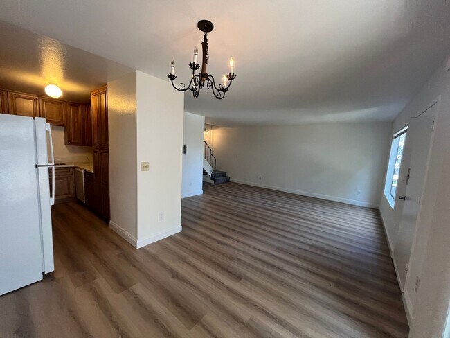 Building Photo - La Jolla Townhome For Rent