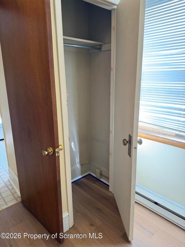 Building Photo - 709 Main St