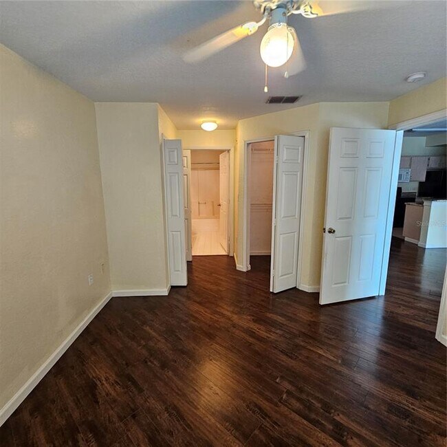 Building Photo - 5483 Vineland Rd