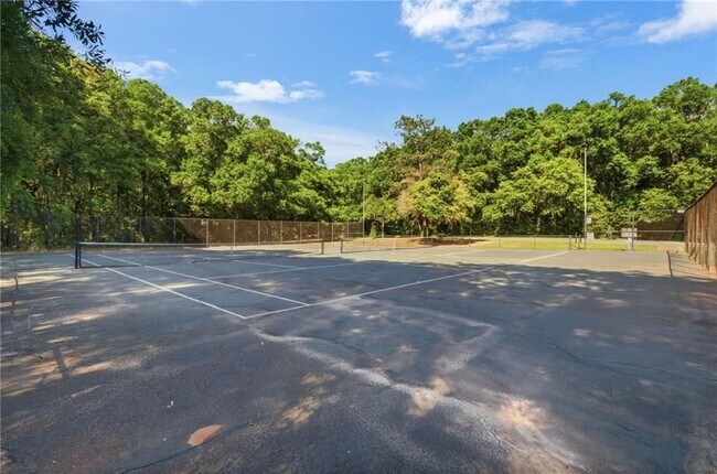 Building Photo - 337 Riverbend Dr