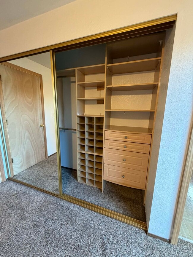 Building Photo - 725 Edelweiss Ln SE