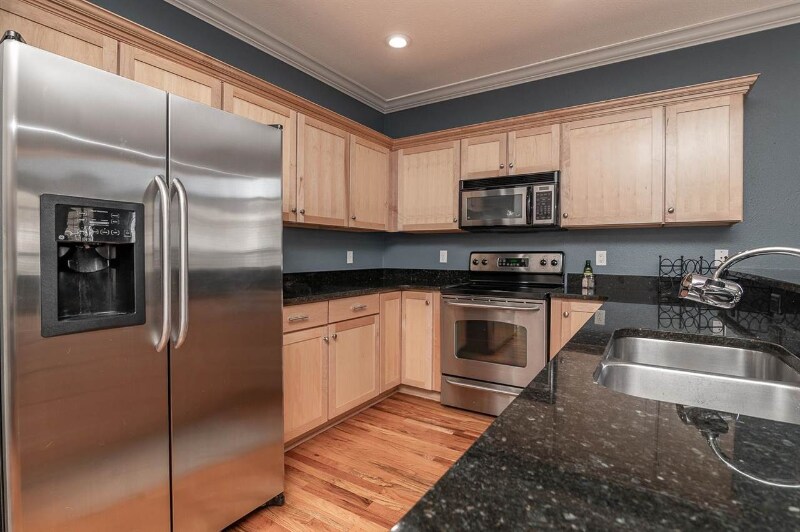 Building Photo - 415 St Francis St