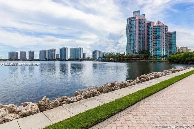 Building Photo - 3500 Mystic Pointe Dr