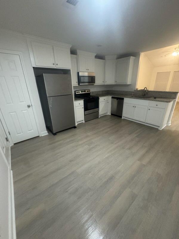 Building Photo - 402 W Cherry St