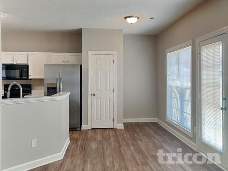 Building Photo - 2829 Rosemeade Dr