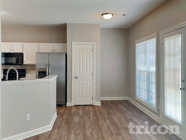 Building Photo - 2829 Rosemeade Dr