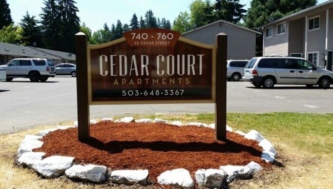 Building Photo - 3 bedroom downtown Hillsboro!! Call today-...