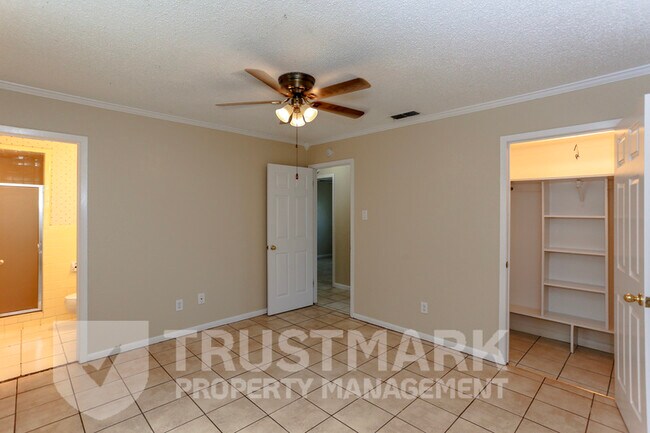 Building Photo - 417 Cottonwood Dr