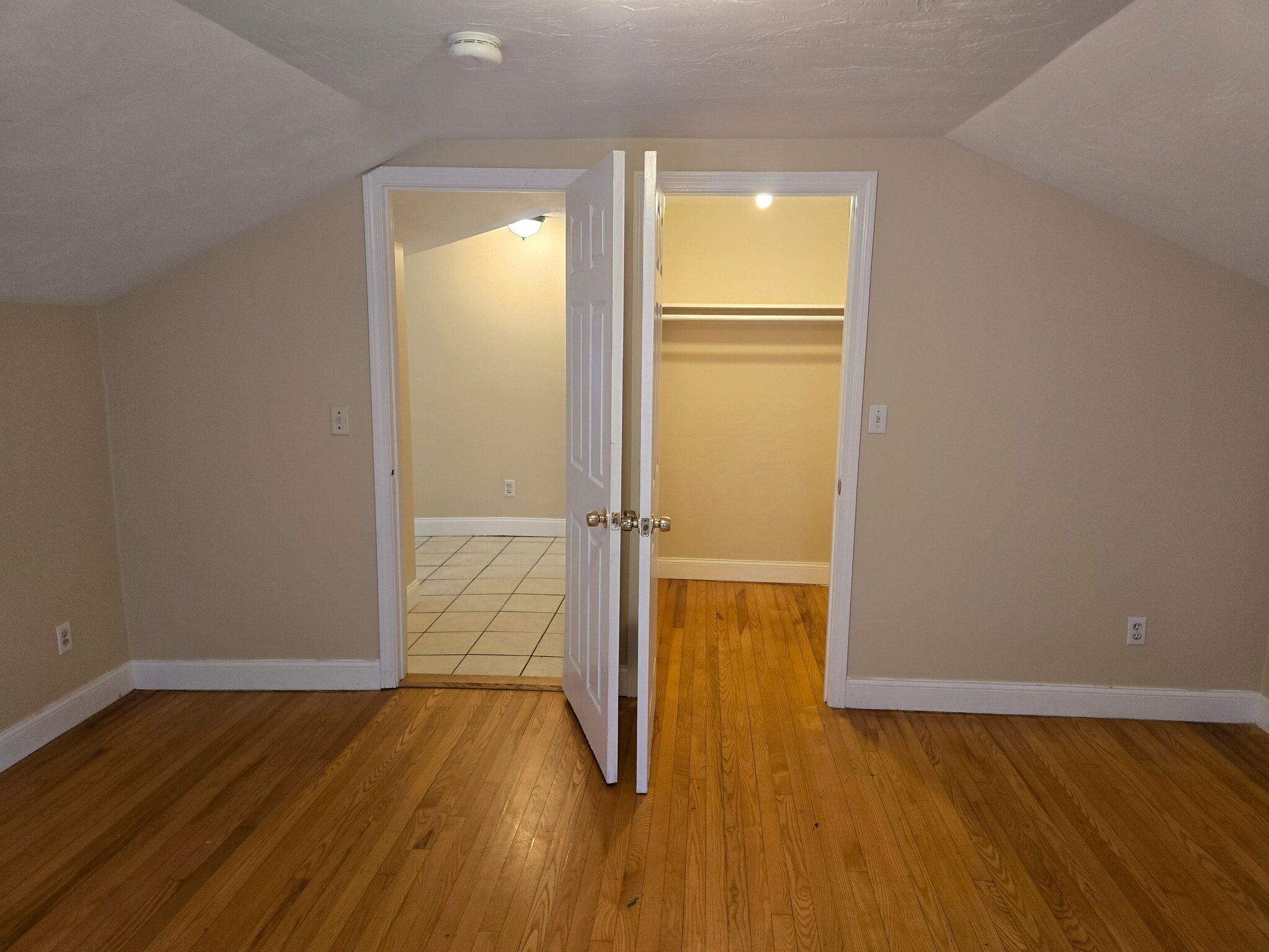 Building Photo - 27 Shelby St