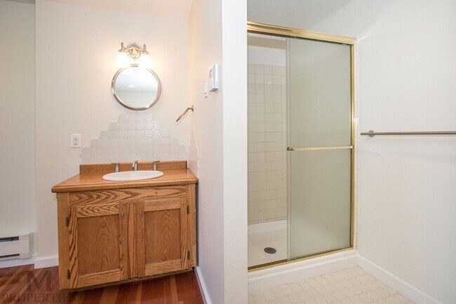 Building Photo - Eureka Valley/Castro 4 Bed + Bonus Room, 3 Bath, 2 Car Garage, City & Valley Views