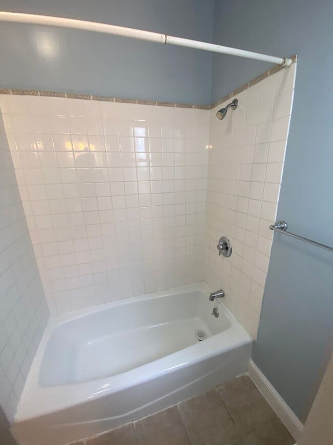 Building Photo - Lovely 2-bedroom Condo in Cole Valley - Ex...