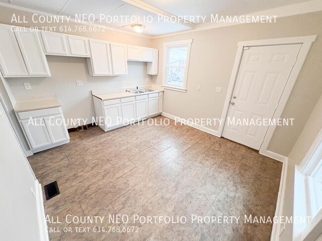 Building Photo - 21 N Wayne Ave