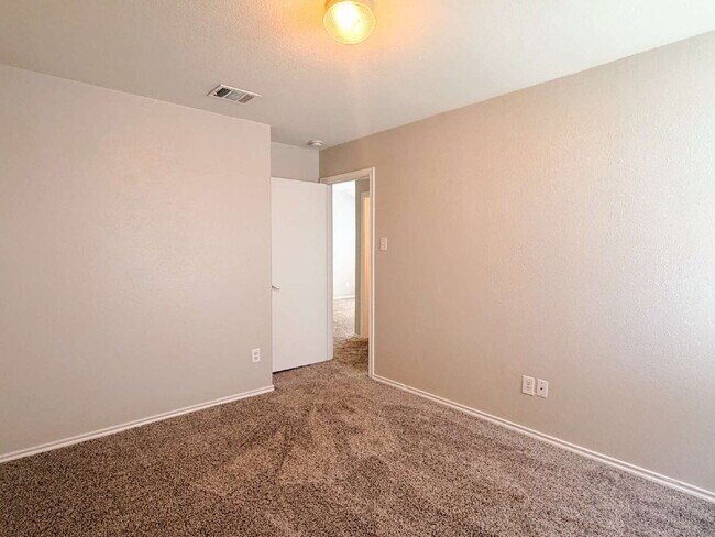 Building Photo - 2 Story - 4 Bed, 2.5 Bath Home in Crowley
