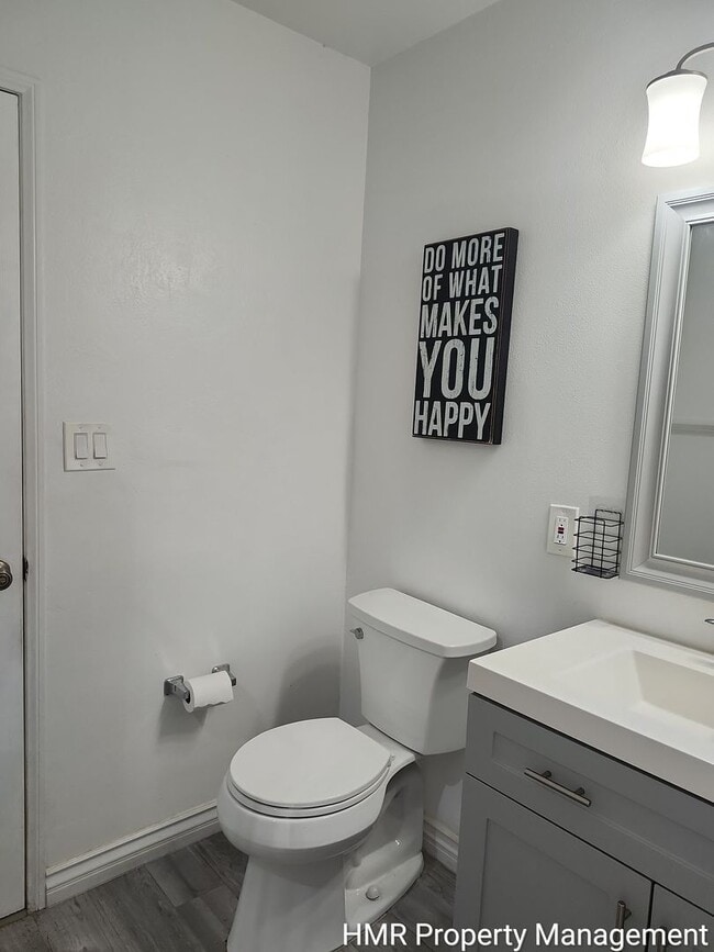 Building Photo - MOVE IN SPECIAL - Charming Single-Story Home