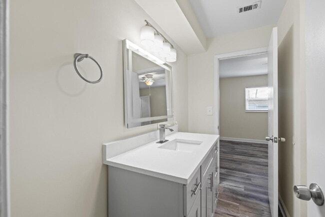 Building Photo - 11359 Bedford Oaks Dr