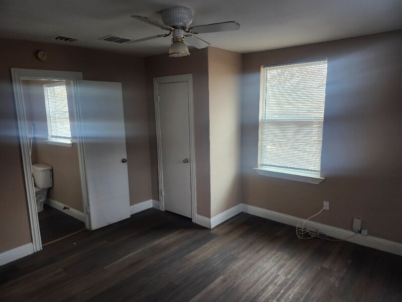 Building Photo - 817 E Houston St