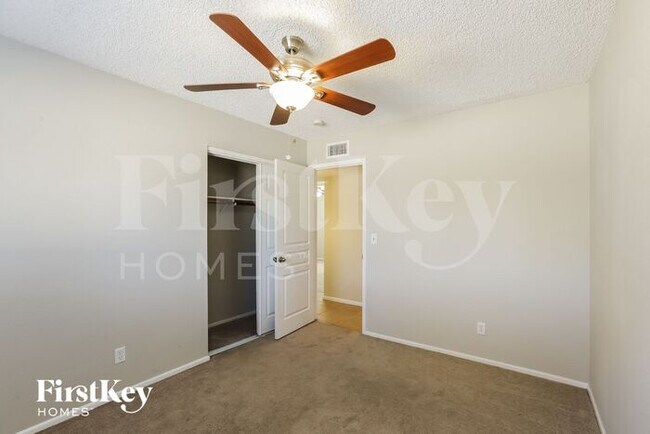 Building Photo - 402 E Dunbar Dr