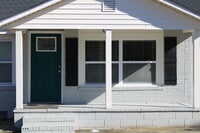 Building Photo - 122 Memorial Dr