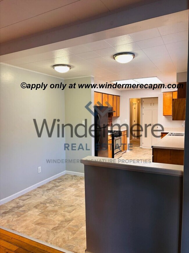 Building Photo - Charming 4 bedroom Home in Tahoe Park w/ E...