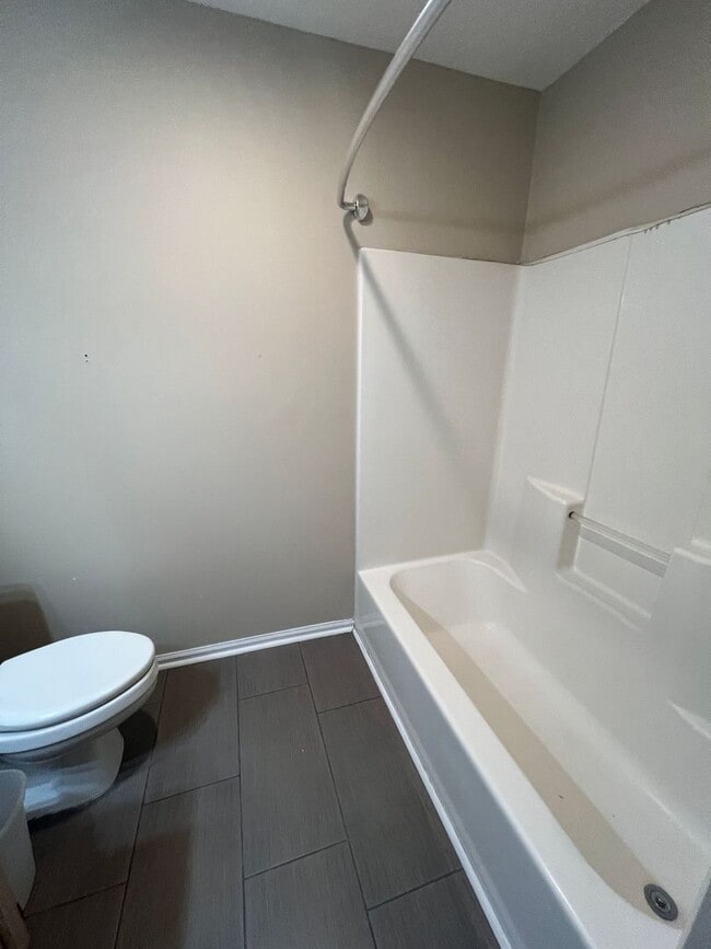Building Photo - Bent Oaks Estates, 3 BD, 2.5 BA