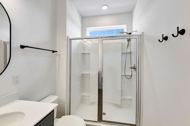 Building Photo - Recess Pointe’s One and Only Duplex! 3 Sto...