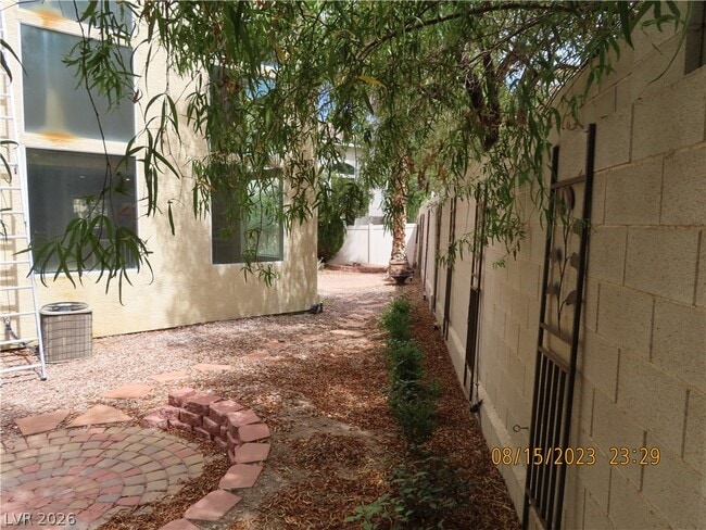 Building Photo - 1561 Tillman Falls Ave