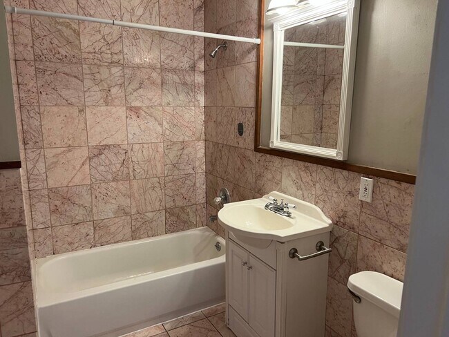 Building Photo - 5 Broadway