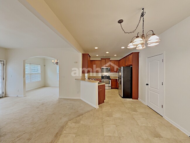 Building Photo - 6562 Silk Tree Pointe