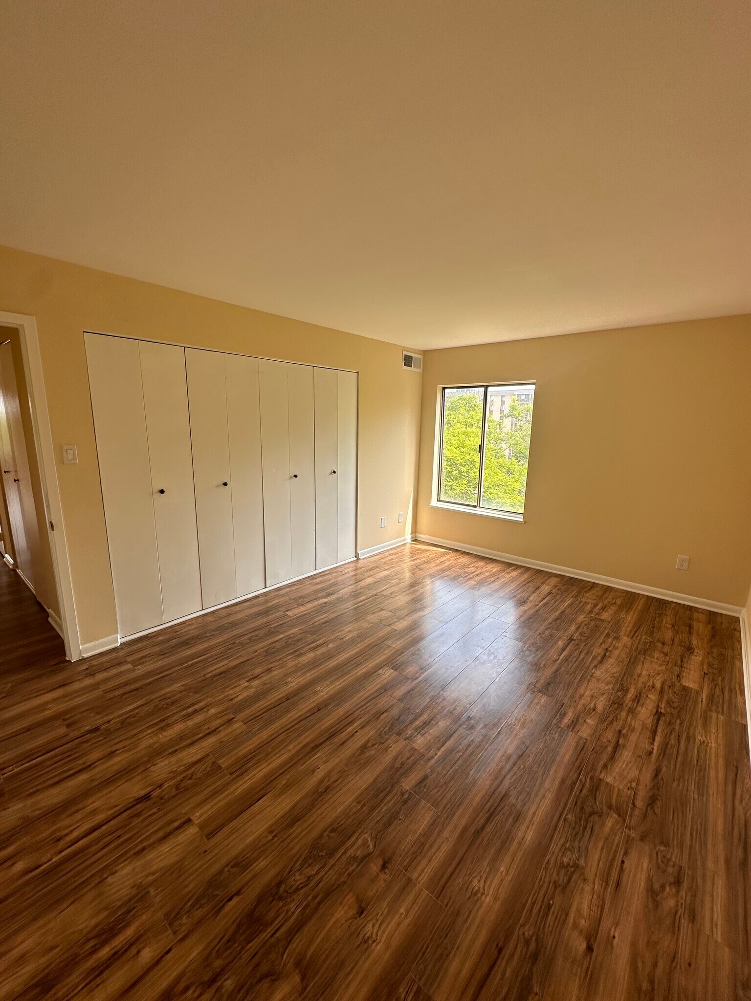 Building Photo - 6001 Arlington Blvd