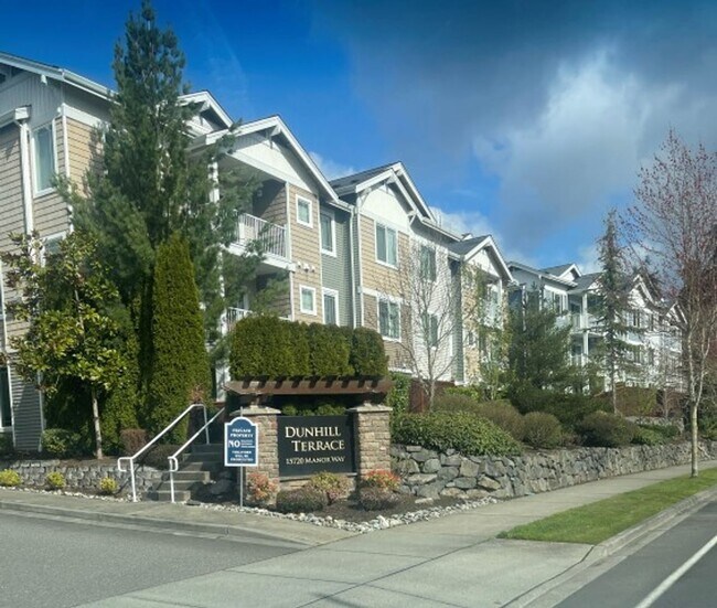 Building Photo - 3bd/2.5ba Lynnwood Townhome