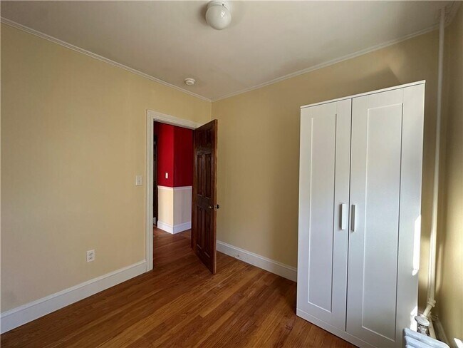 Building Photo - 5-25 Calvert St