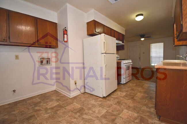 Building Photo - 106/108 Debra Ln