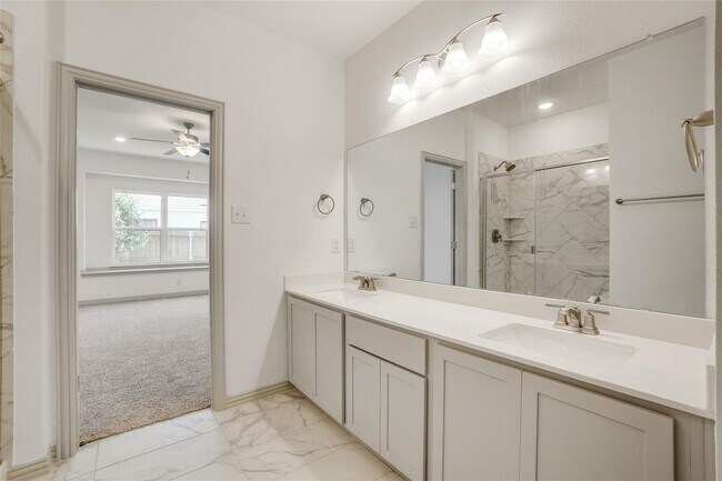 Building Photo - Luxury living in this stunning 4 bedroom, 3 bath home