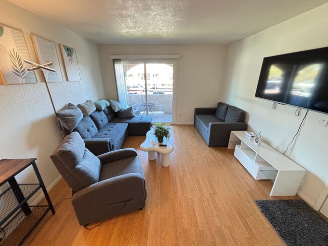 Building Photo - Gorgeous 1Bed/1Bath Fully Furnished 1st Floor Condo located in NW Las Vegas gated Community!