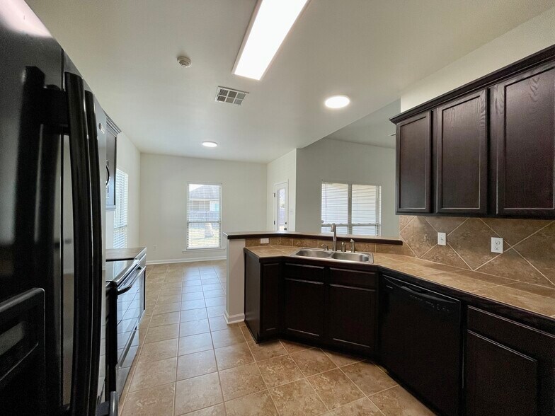 Building Photo - 15452 Oakstone Dr