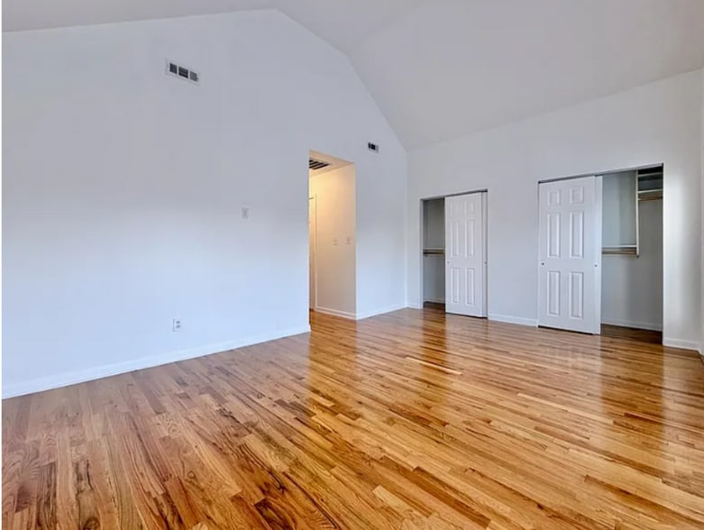 Building Photo - 126 Ogden Ave.