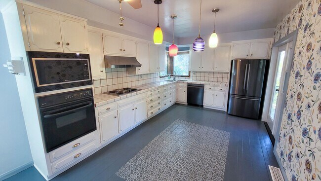 Building Photo - Gorgeous 3 Bed 2 Bath House In Whittier Co...