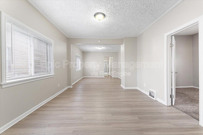 Building Photo - 647 Elm St