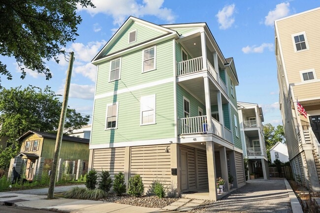 Building Photo - Elevated Charleston Charmer