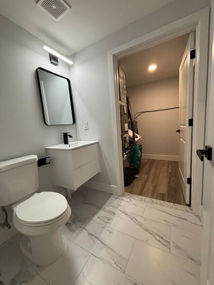 Building Photo - 1027 W Dauphin St