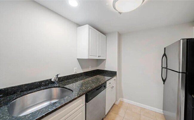 Building Photo - 8-12 Museum Way - 8-12 Museum Way