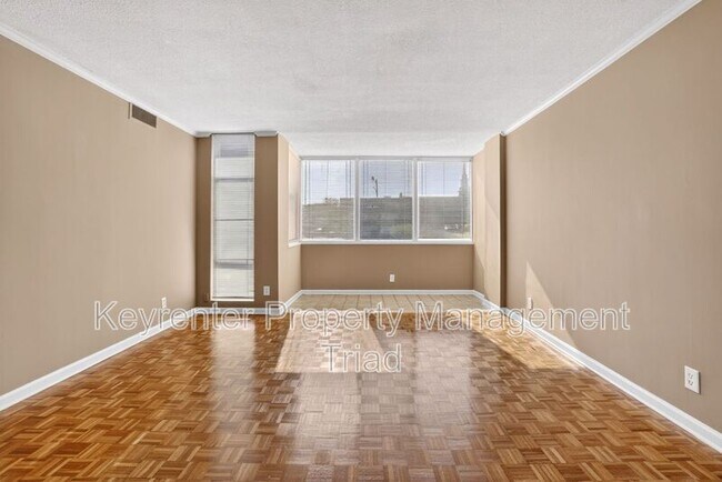 Building Photo - 1101 N Elm St