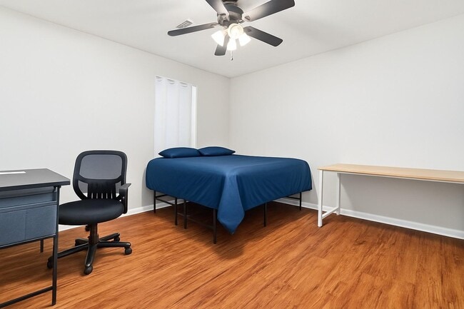 Building Photo - 324 N Ross St