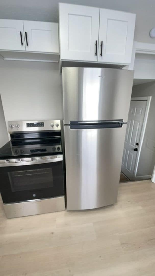 Building Photo - Three bedroom one bathroom home for rent