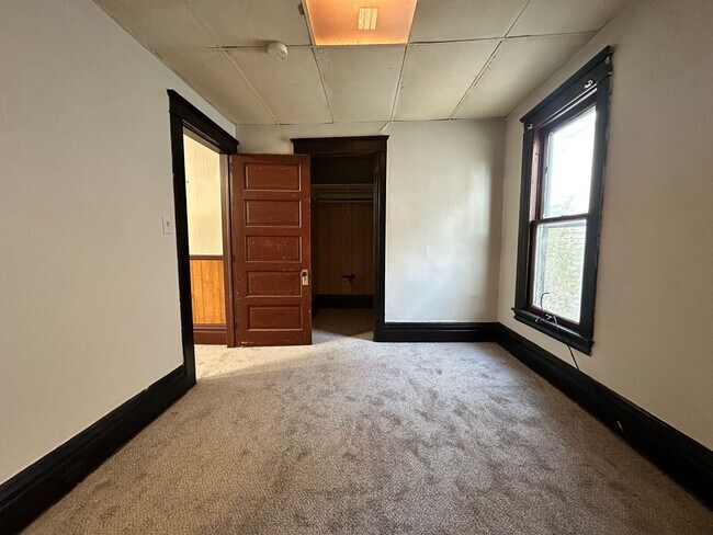 Building Photo - 98 E Van Buren St