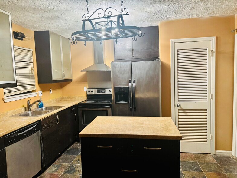 Building Photo - 2641 Parkside Way