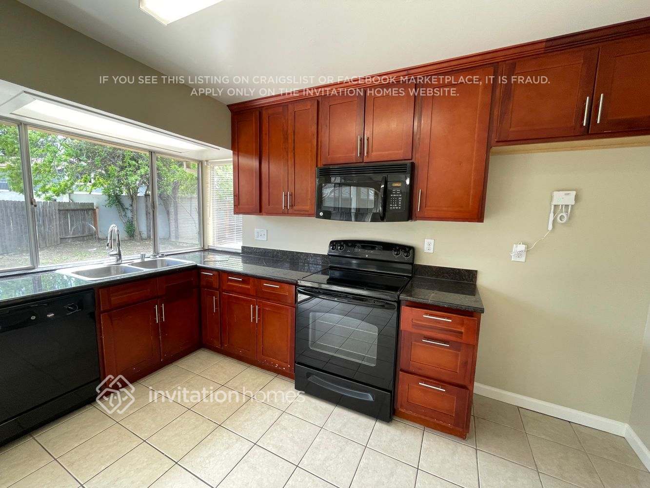 Building Photo - 1385 Meadowlark Dr
