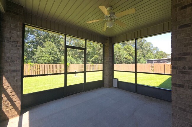 Building Photo - Spacious 4-Bedroom Rental in Daphne School...