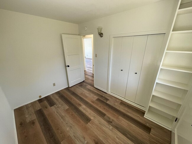 Building Photo - 222