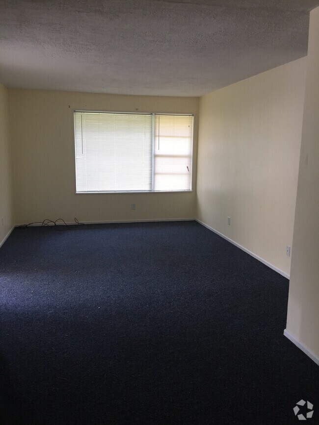 Building Photo - 3 Bed, 1 Bath Home